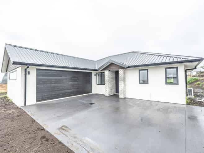 32 Tirimoana Place , Otamatea