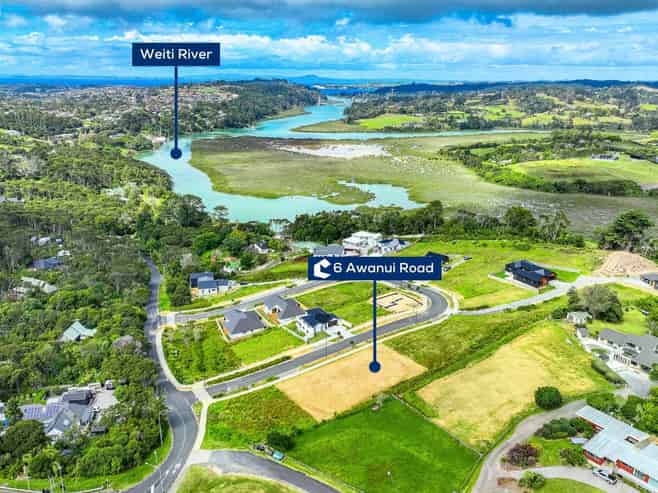 6 Awanui Road, Red Beach