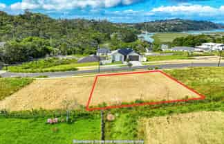 6 Awanui Road, Red Beach