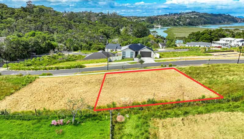 6 Awanui Road, Red Beach