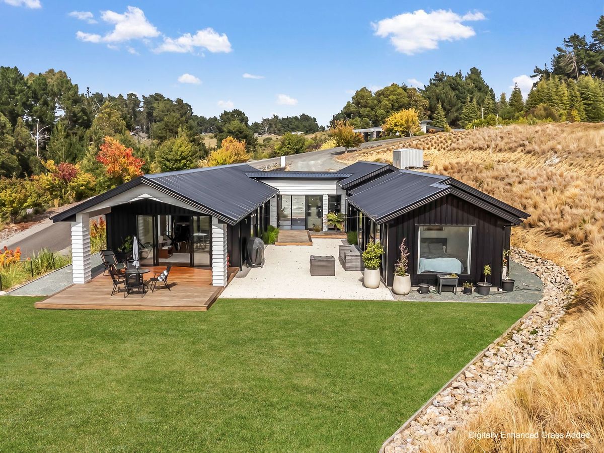 Country-Edge Living in Redwood Valley