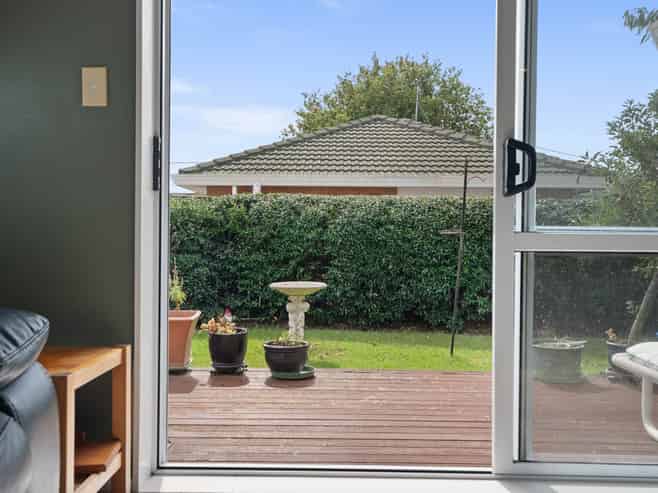 A/325 Royal Road, Massey