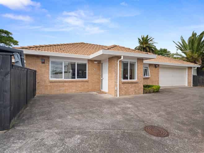 A/325 Royal Road, Massey