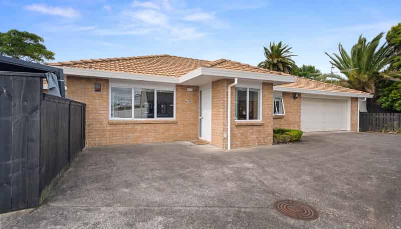 A/325 Royal Road, Massey