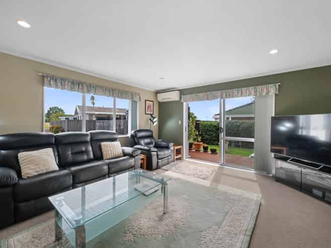 A/325 Royal Road, Massey
