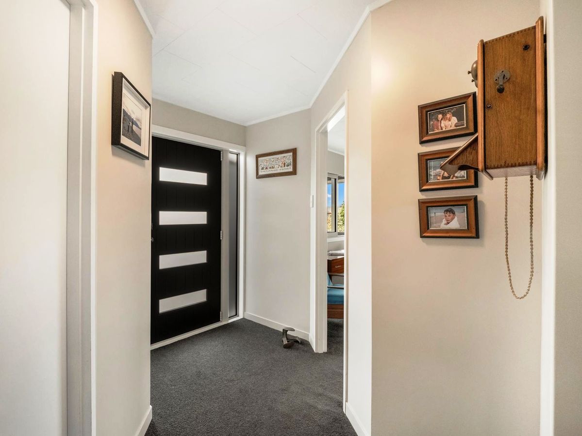 Not Your Average Two-Bedroom - Więcej
