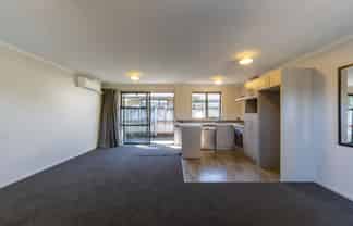 5/102 Old Farm Road, Hamilton East