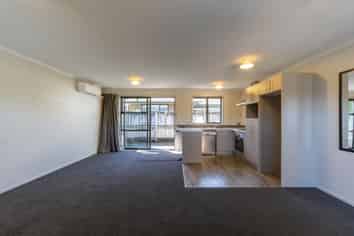 5/102 Old Farm Road, Hamilton East