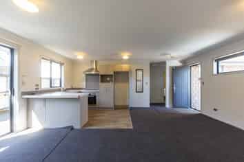 5/102 Old Farm Road, Hamilton East