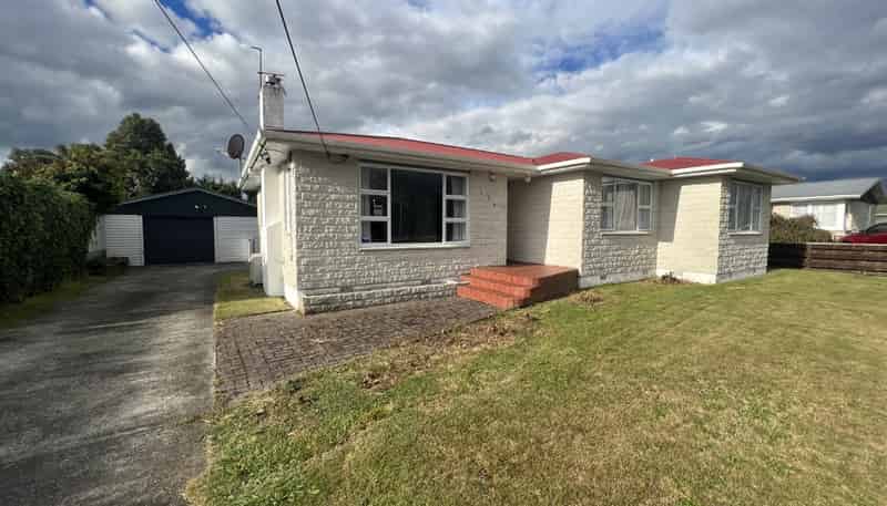 174 Queen Street West, Levin