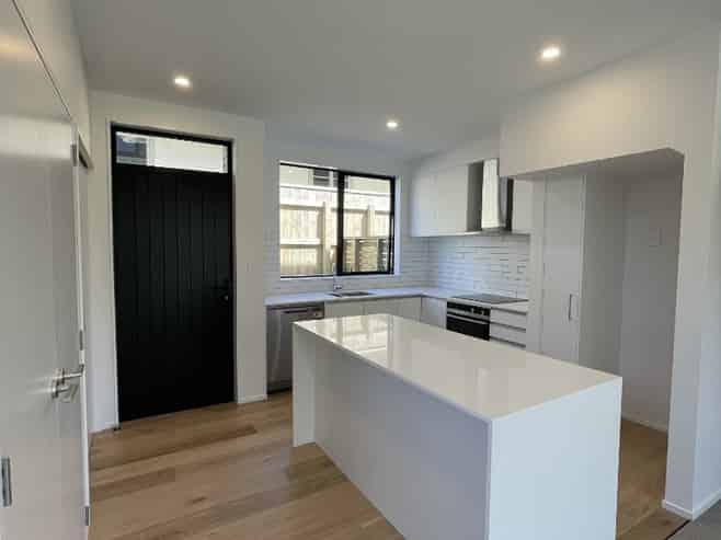 2/13 Fancourt Street, Karori