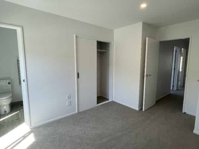 2/13 Fancourt Street, Karori