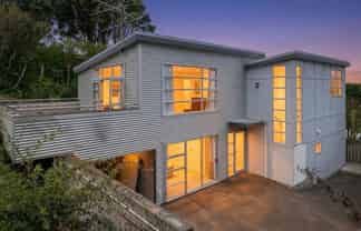 9 Rhine Street, ISLAND BAY