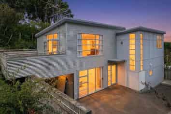 9 Rhine Street, ISLAND BAY