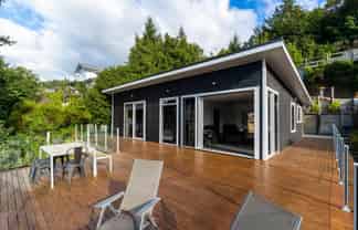 427 Frankton, Frankton