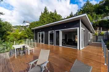 427 Frankton, Frankton