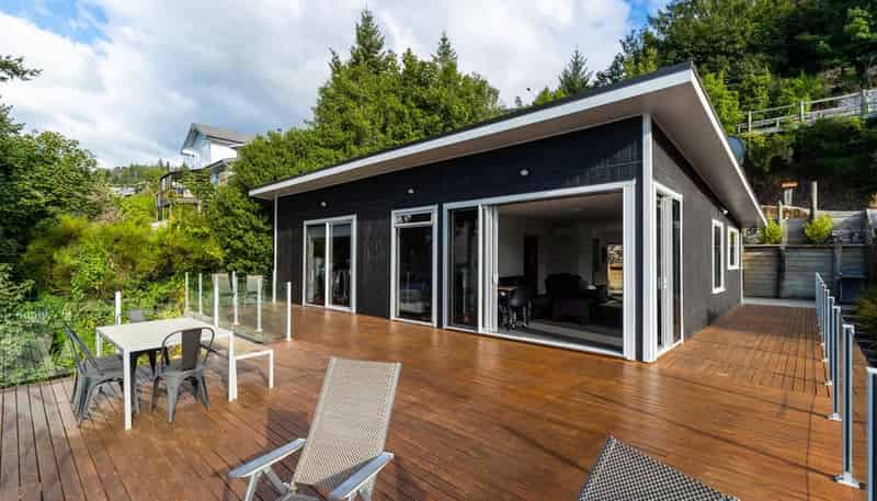 427 Frankton, Frankton