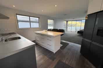 427 Frankton, Frankton