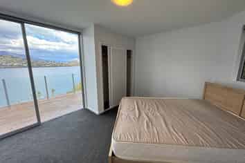 427 Frankton, Frankton