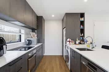 10/321 Lincoln Road, Addington