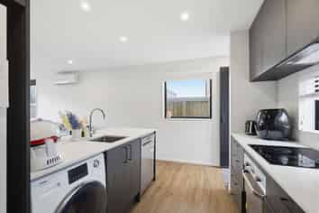 10/321 Lincoln Road, Addington