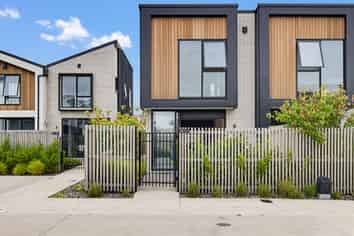 10/321 Lincoln Road, Addington