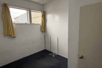 High-profile Great South Road opportunity