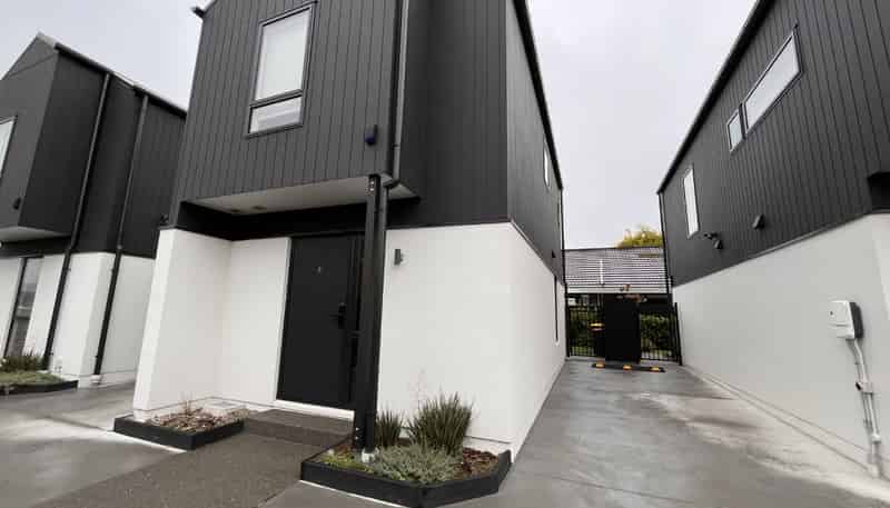 2/98 Proctor Street, Papanui