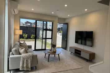 1/9 Bronzewater Drive, Silverdale