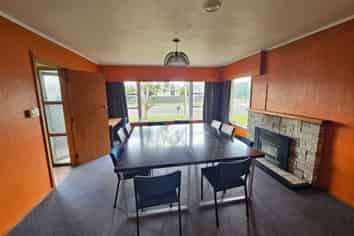 1217 Willowpark Road North, Mayfair