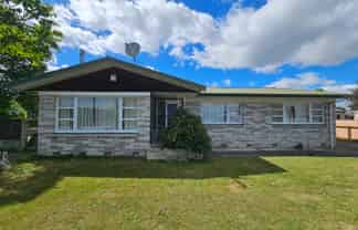 1217 Willowpark Road North, Mayfair