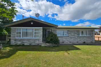 1217 Willowpark Road North, Mayfair