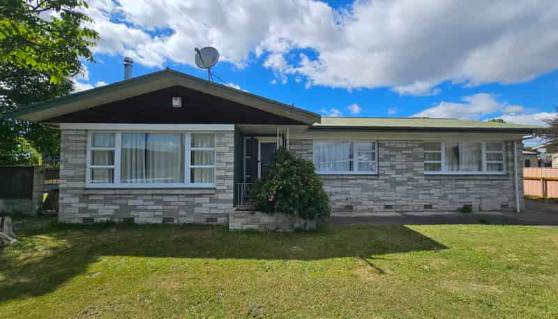 1217 Willowpark Road North, Mayfair