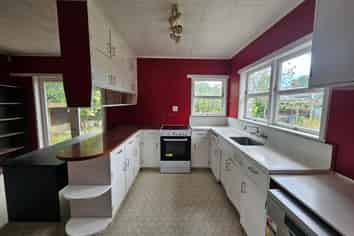 1217 Willowpark Road North, Mayfair