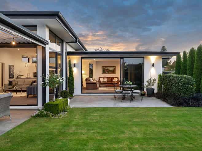 4 Carnaveron Drive, Lincoln