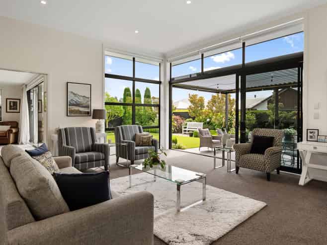 4 Carnaveron Drive, Lincoln