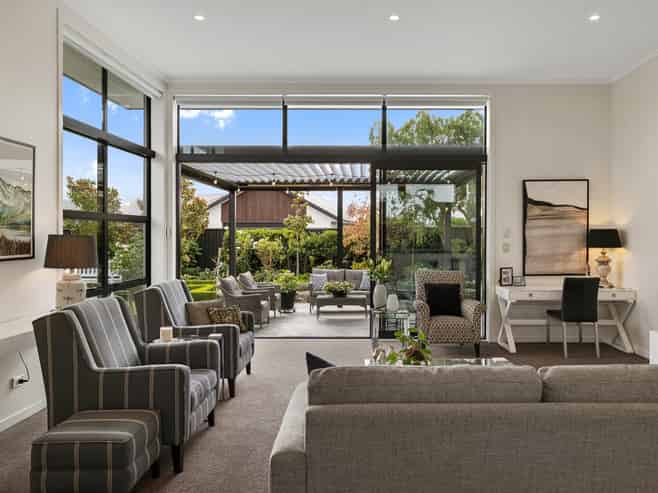 4 Carnaveron Drive, Lincoln