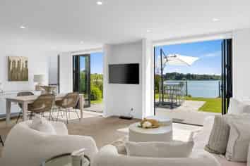  Welcome Bay Road, Welcome Bay