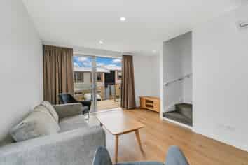 41 Helen Jenepher Lane, Mount Wellington