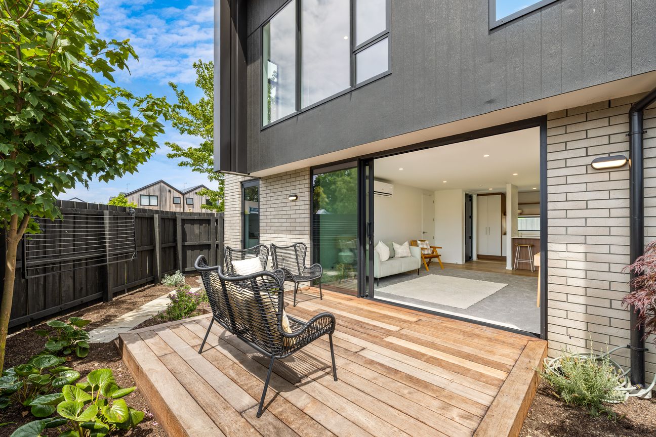 One left! Priced $869,000 - Widok 3