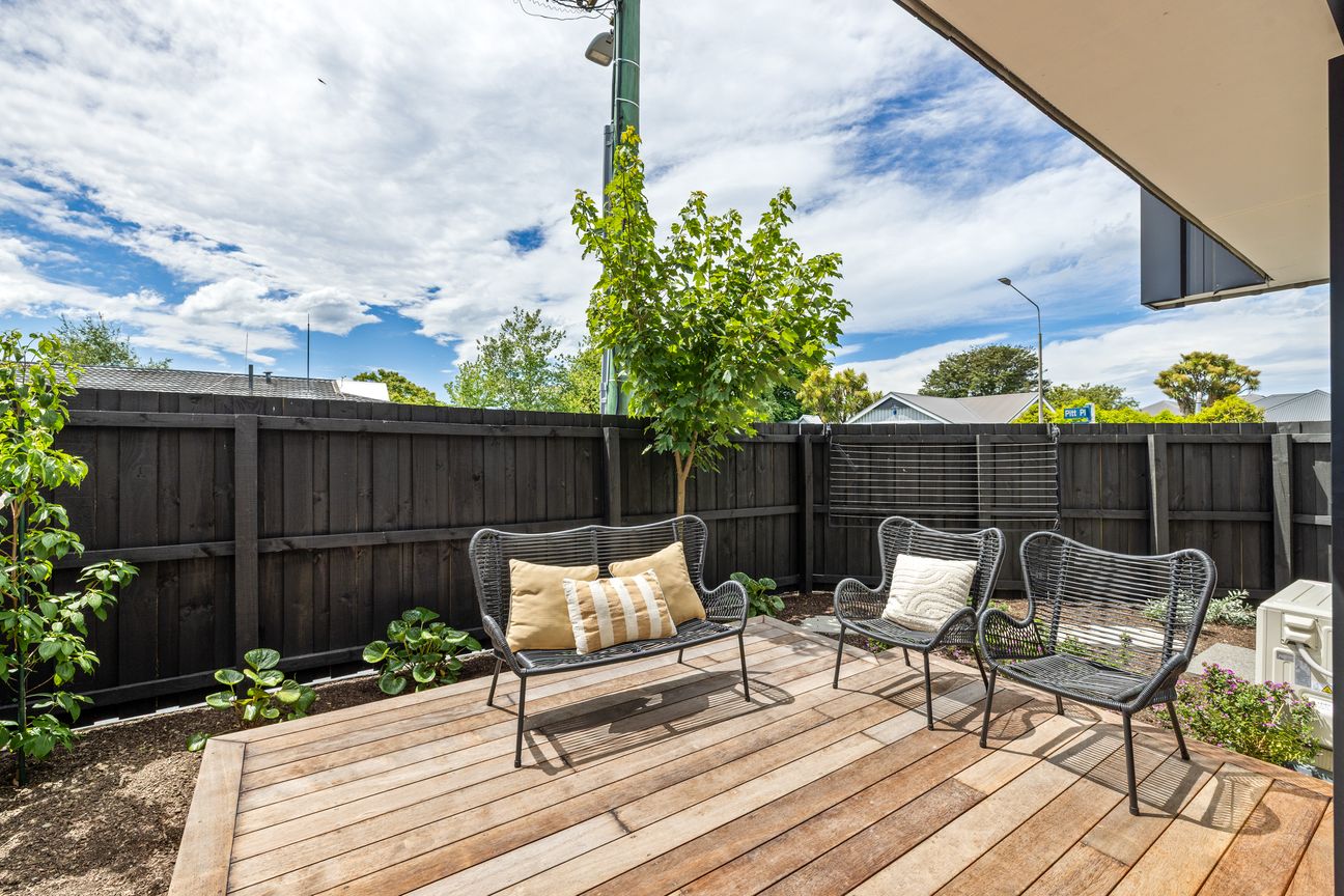 One left! Priced $869,000 - Widok 4