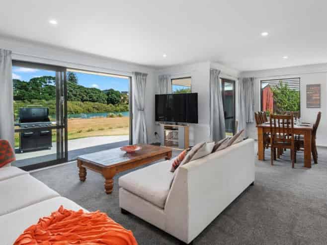 6 Pukeko Street, Ruakaka