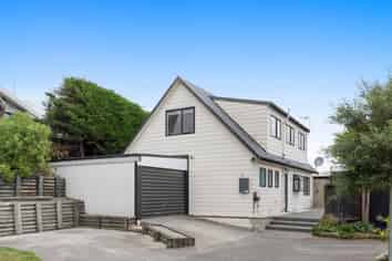 64 Effingham Street, North New Brighton