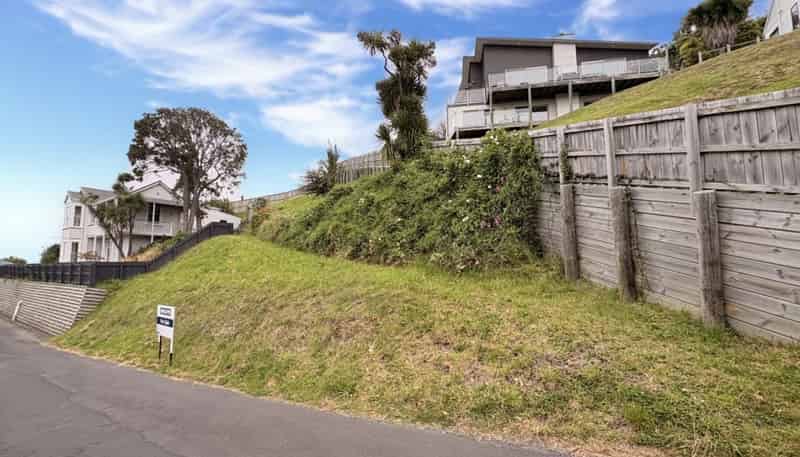 2A Carson Street, Mornington