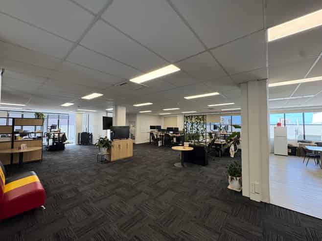 Well-presented City Offering with Parking