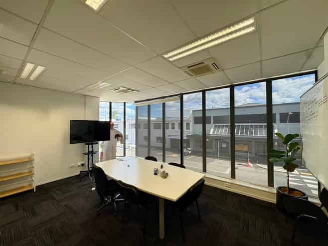 Well-presented City Offering with Parking