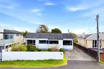 738 & 740 East Coast Road, Pinehill