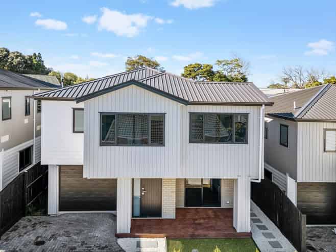 2 & 3/142 Great South Road, Manurewa