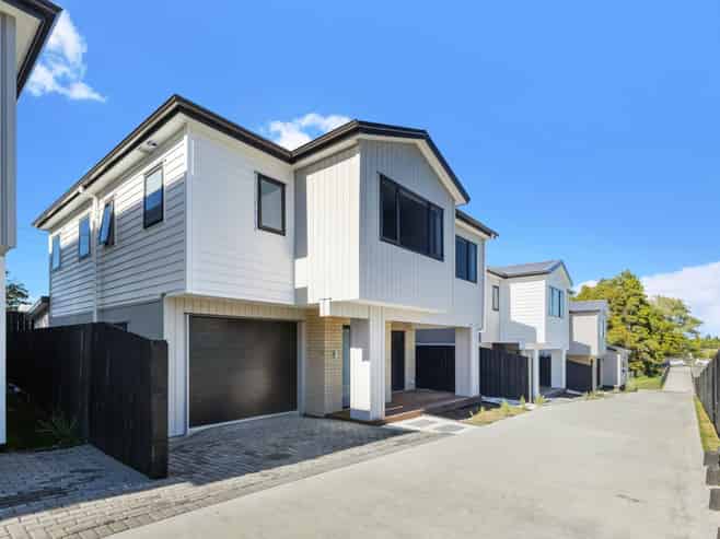 2 & 3/142 Great South Road, Manurewa