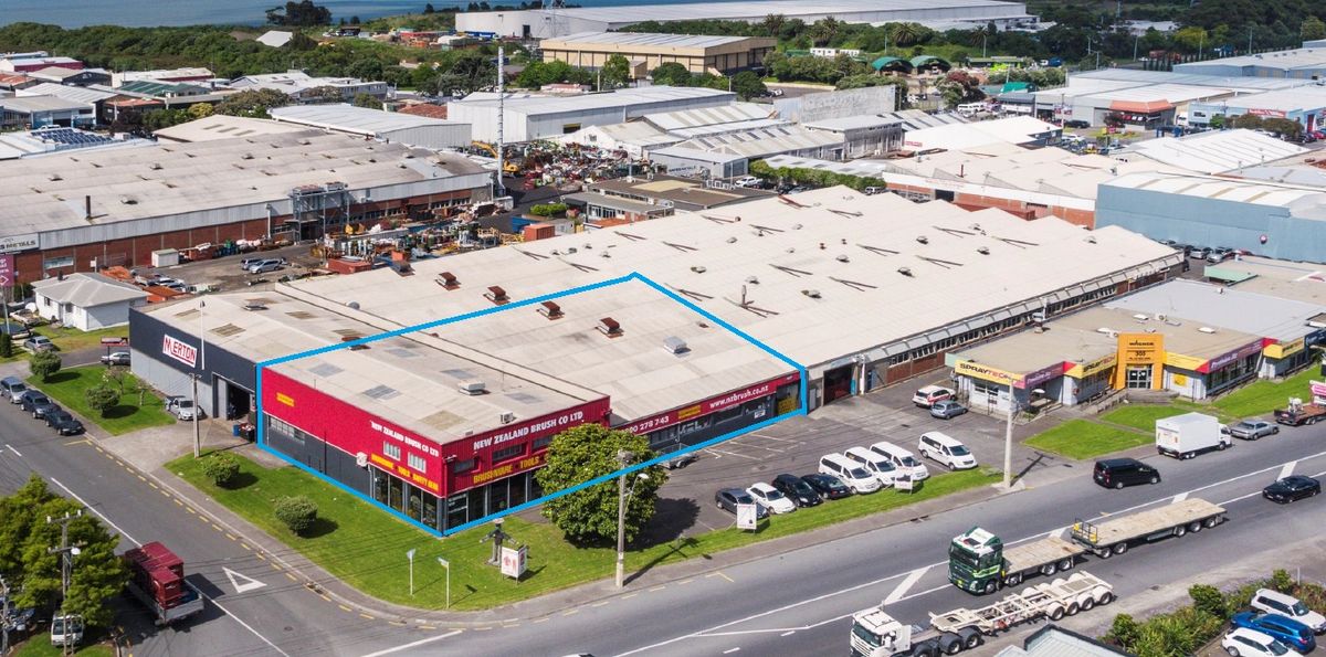 High Profile Industrial Unit with Showroom/Offices